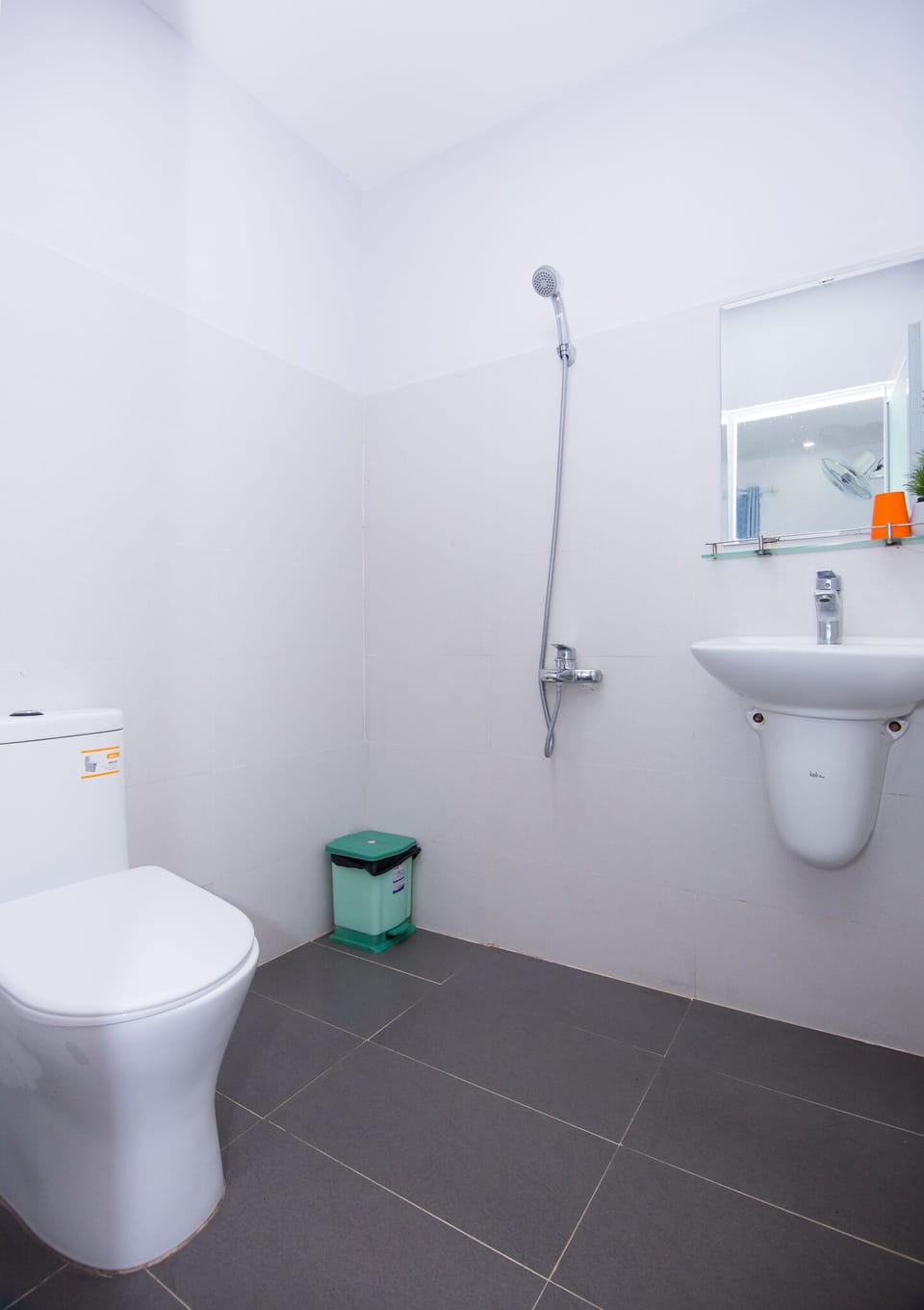 Family Quadruple Room | Bathroom | Shower, free toiletries, hair dryer, slippers