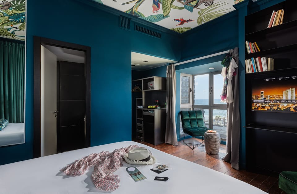 Grand Room, Sea View | Premium bedding, in-room safe, desk, laptop workspace