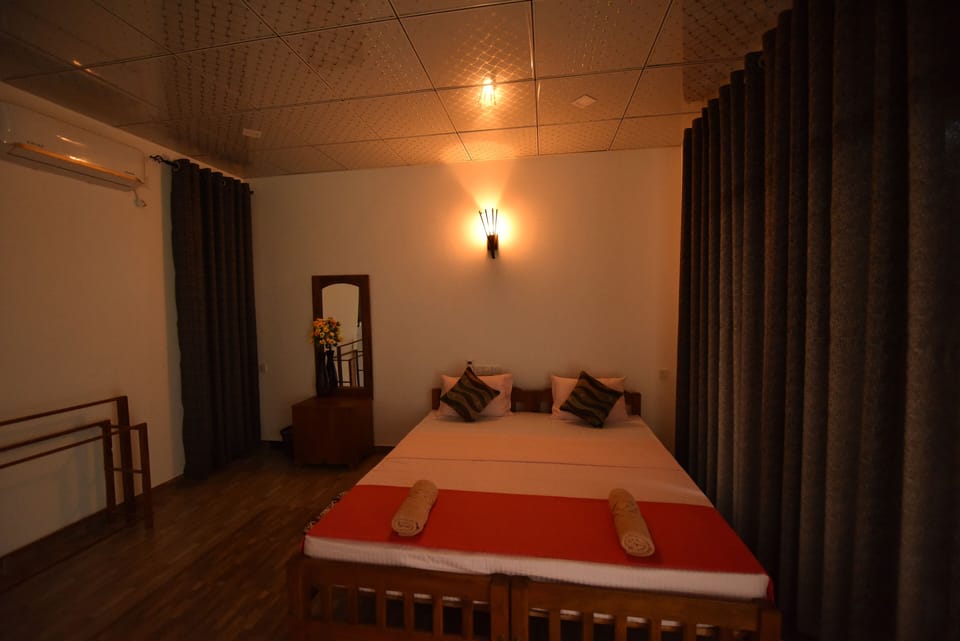 Deluxe Double Room | Individually decorated, individually furnished, desk, laptop workspace
