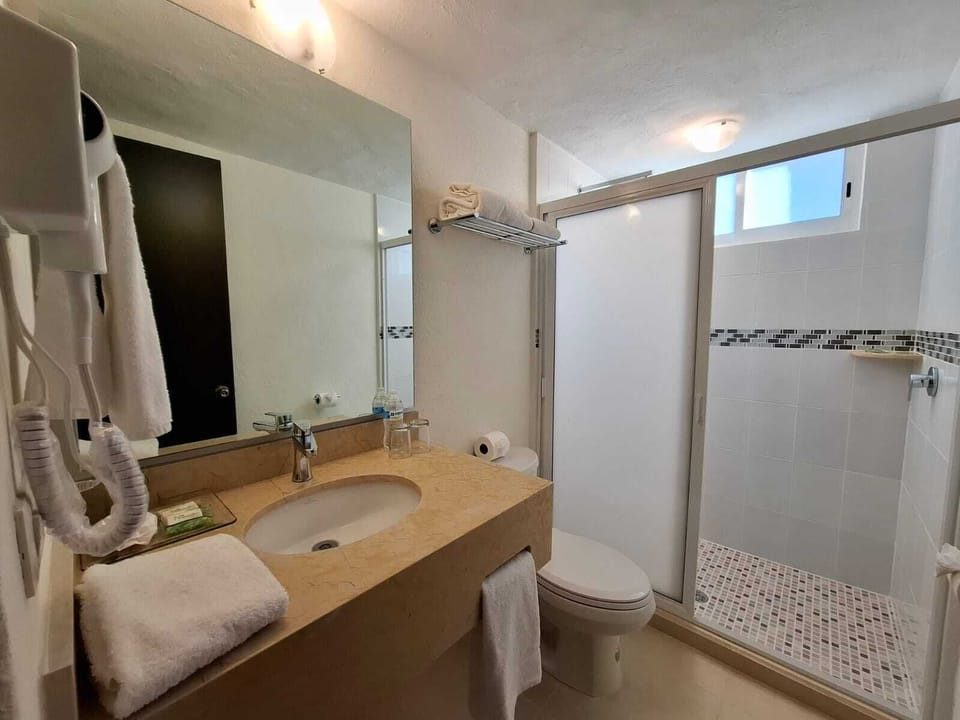 Family Suite, 3 Bedrooms | Bathroom | Shower, free toiletries, towels