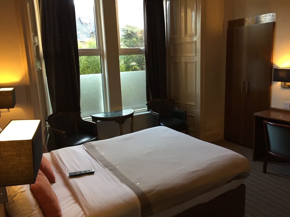 Classic Double Room | Individually decorated, individually furnished, desk, iron/ironing board
