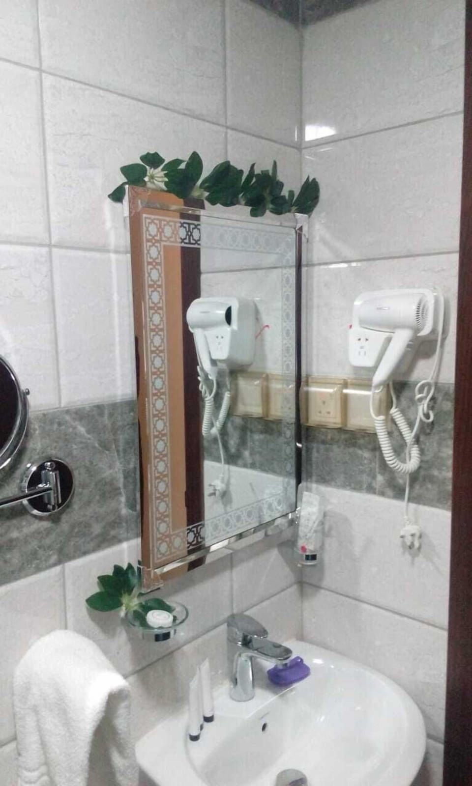 Junior Double Room | Bathroom | Shower, slippers, bidet, towels