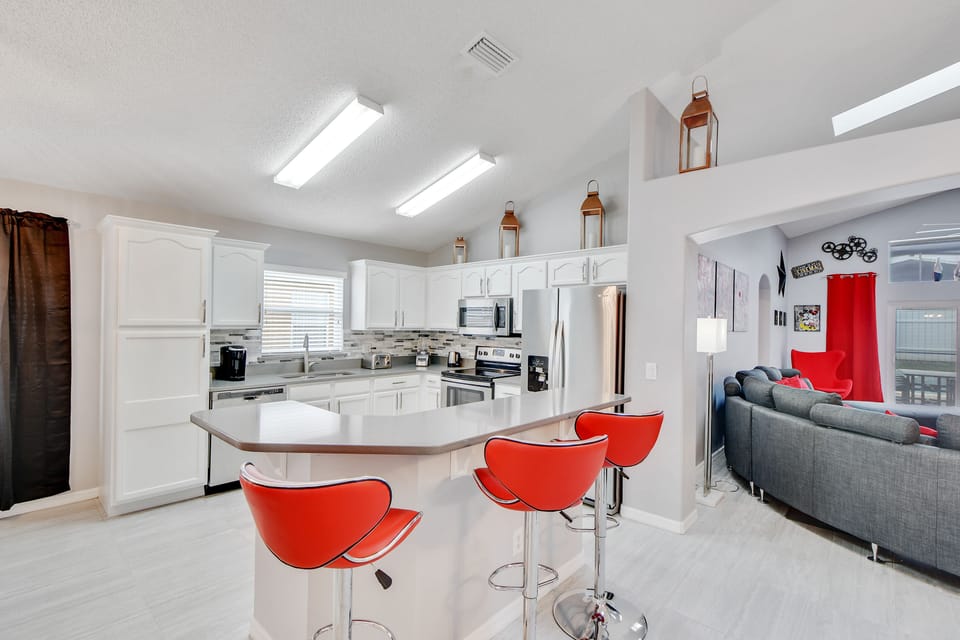 Full kitchen 