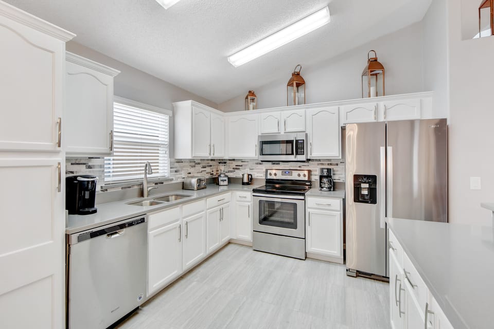 Full kitchen 