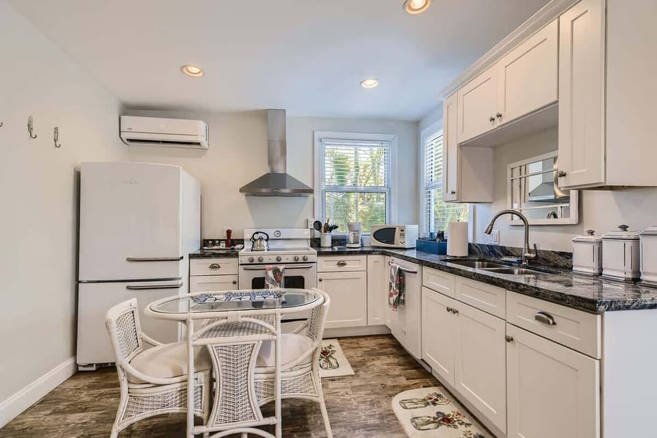 19GuestHouseKitchen