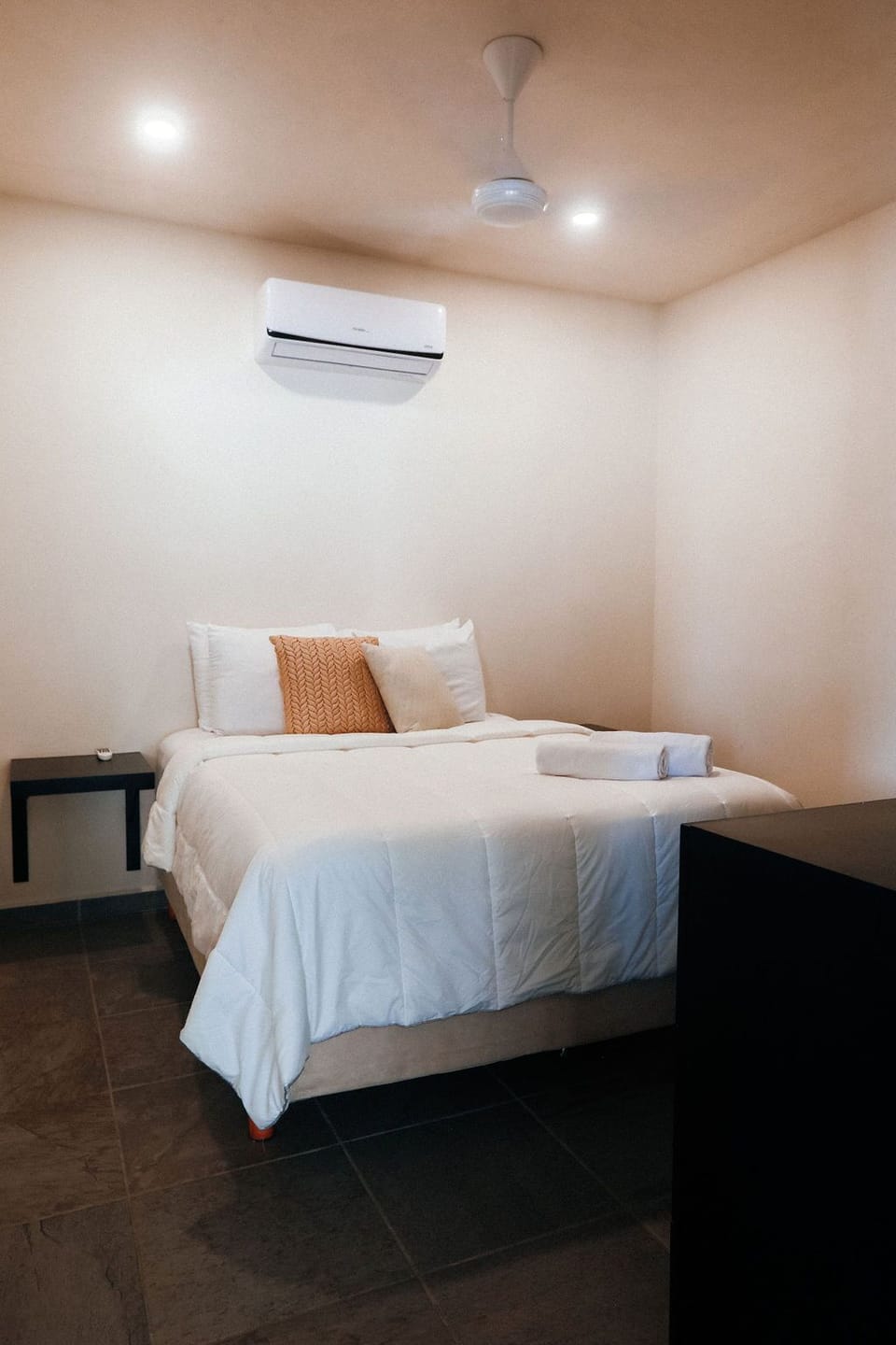 The master bedroom features a King bed and the other 2 bedrooms contain a Queen bed each.