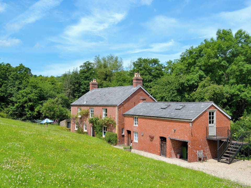 Charming holiday property in lovely setting | Sunnybank, Newton St Margarets