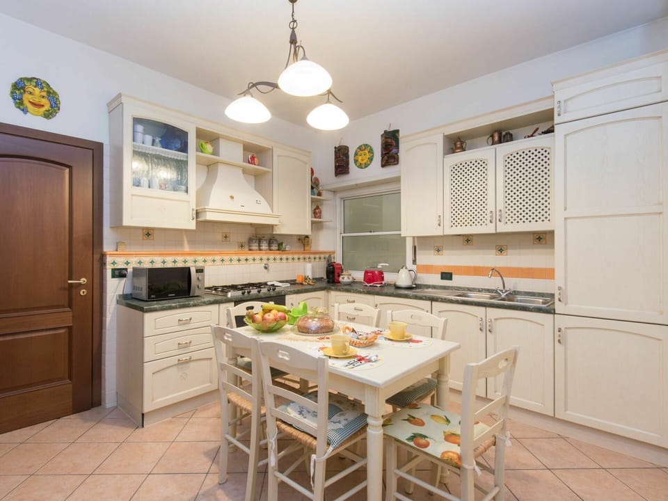 Countertop, Cabinetry, Furniture, Property, Table, Kitchen Appliance, Chair, Home Appliance, Kitchen, Interior Design
