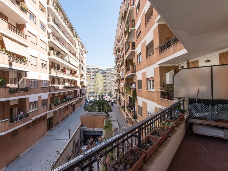 Building, Property, Apartment, Architecture, Mixed-Use, Real Estate, Residential Area, Neighbourhood, Condominium, Room