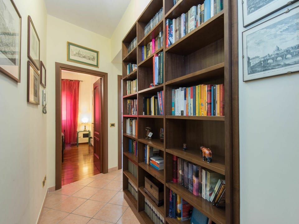 Shelf, Shelving, Bookcase, Property, Room, Building, Furniture, Library, Interior Design, Floor
