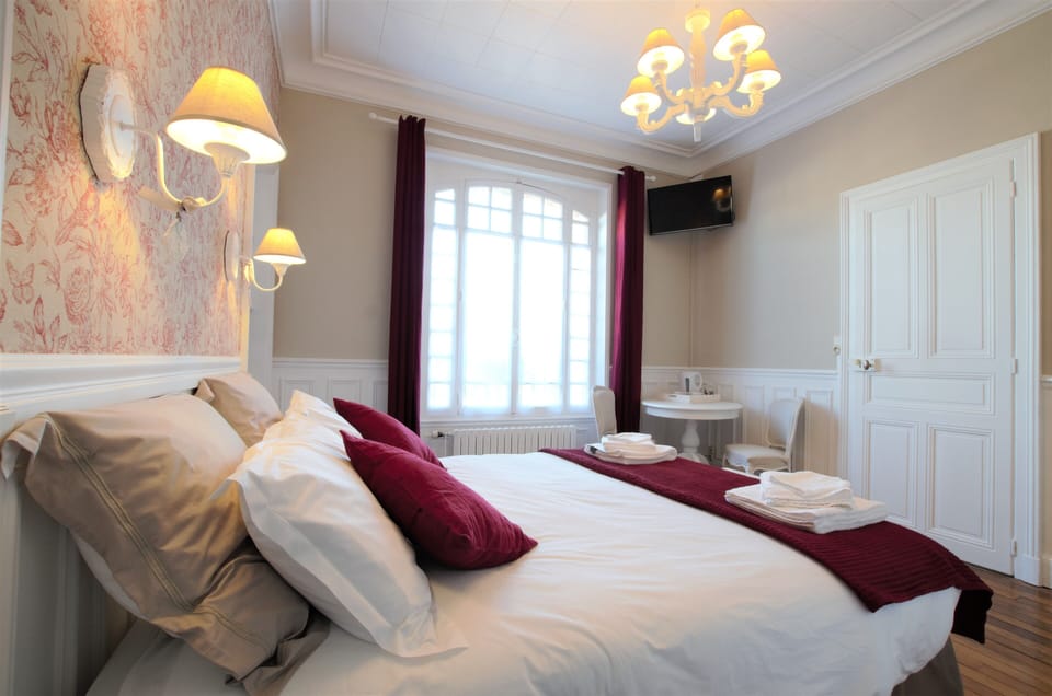 Deluxe Double Room, Non Smoking | Premium bedding, desk, soundproofing, free WiFi