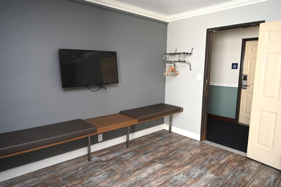 Double Room, 2 Double Beds, Non Smoking | 1 bedroom, iron/ironing board, free WiFi, bed sheets