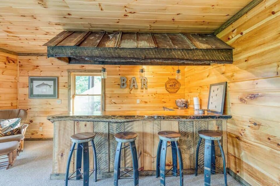 Terrace Level Wet bar