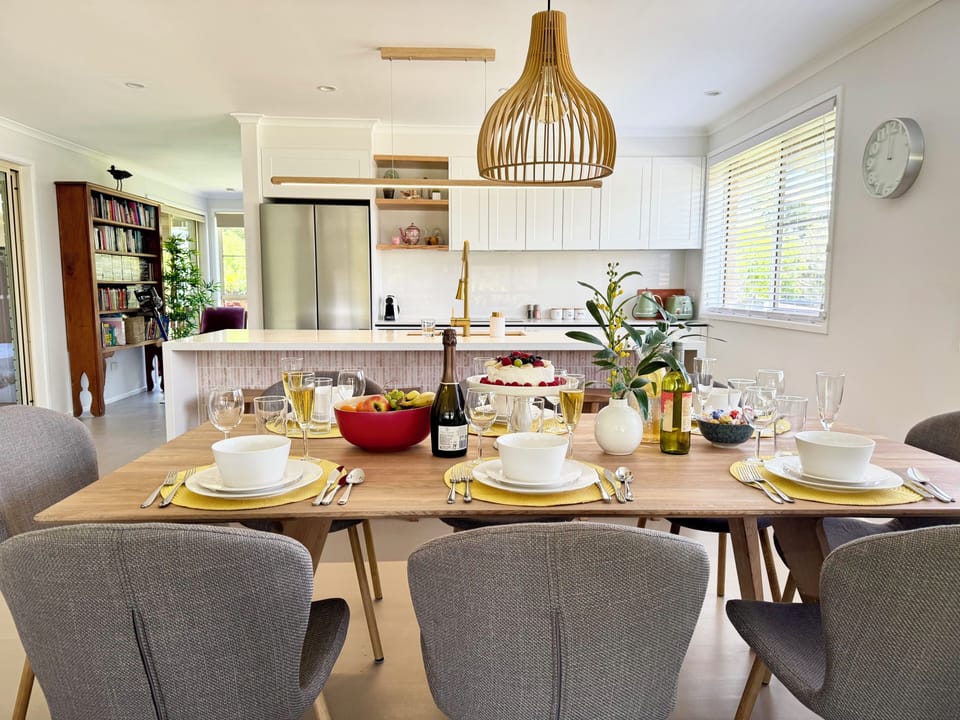 Dining table that can sit 8 people and an extra 4 people can sit at the island