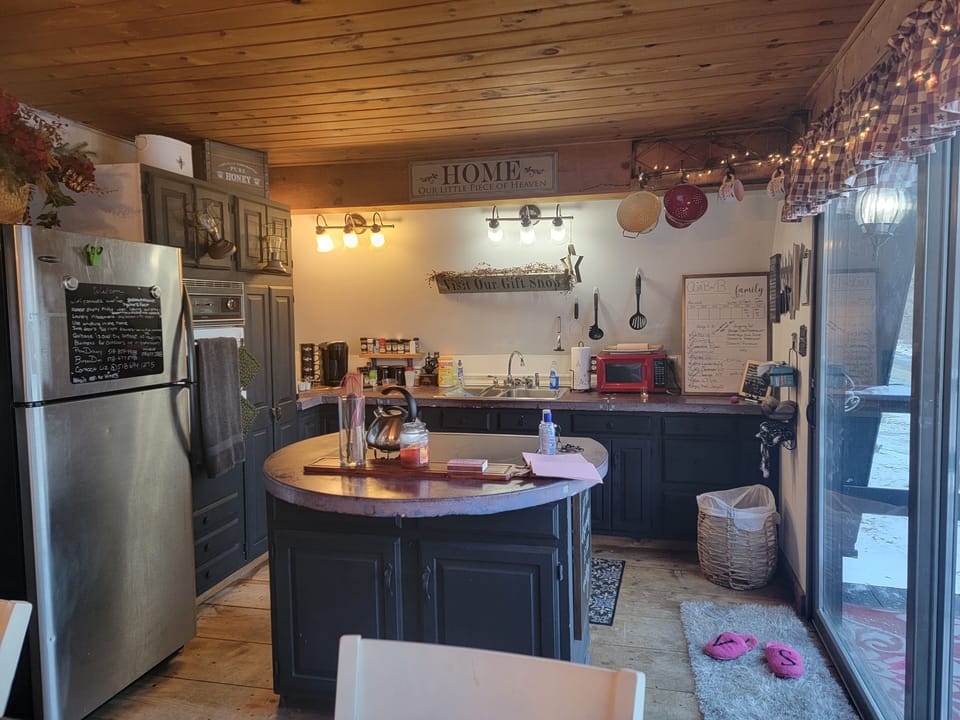 Come and enjoy a nice meal in my kitchen overlooking a beautiful nature preserve