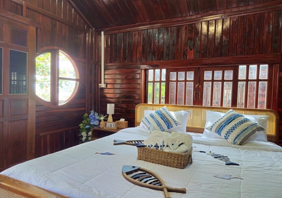 Standard Room, 1 Bedroom, Non Smoking, Beach View | Blackout drapes, free WiFi, bed sheets