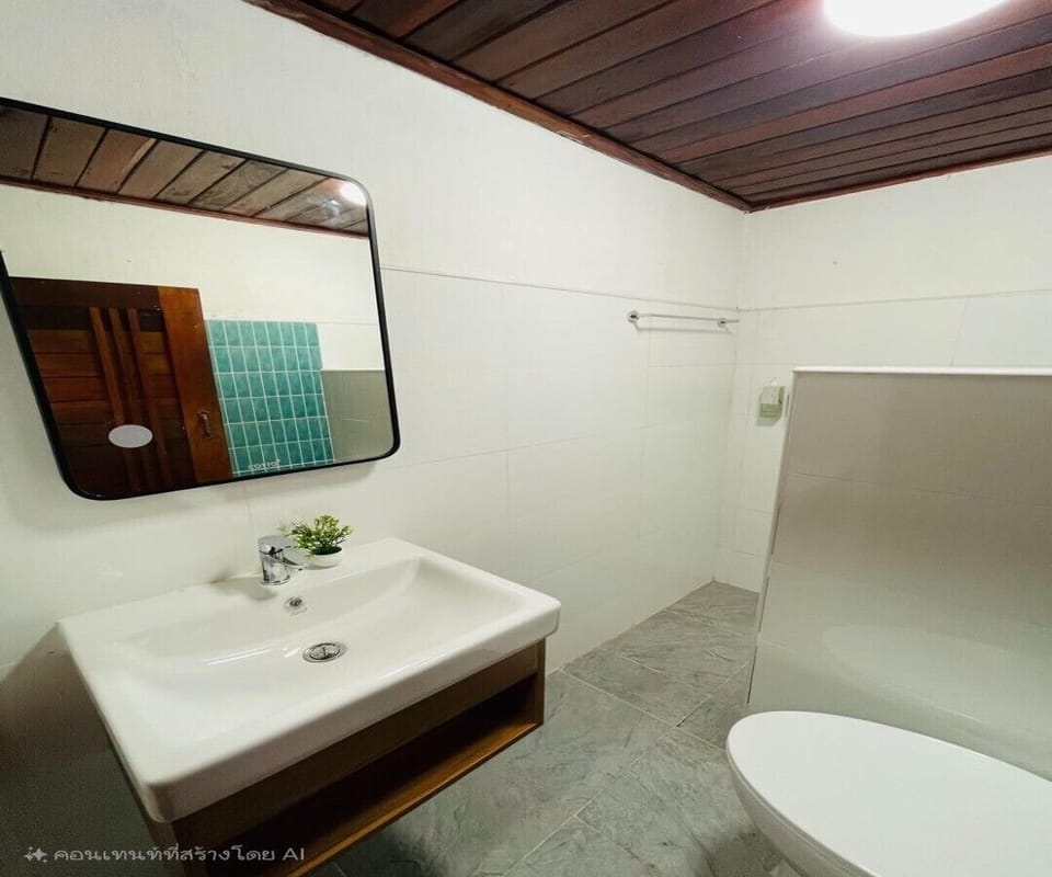 Standard Room, 1 Bedroom, Non Smoking, Beach View | Bathroom | Shower, rainfall showerhead, free toiletries, towels