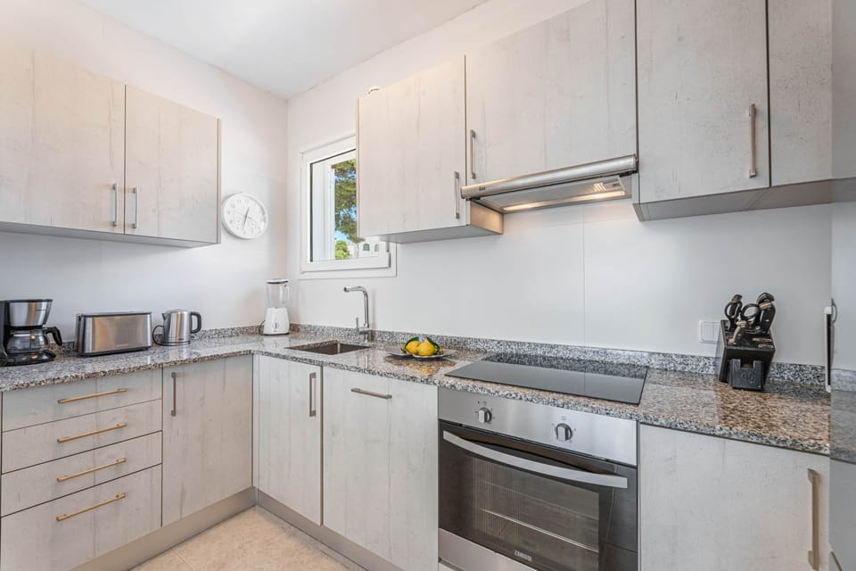 Coffee machine, toaster, kettle