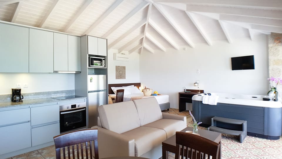 Honeymoon Bungalow, 1 Bedroom, Hot Tub, Sea View (Lefkothea) | Premium bedding, in-room safe, blackout drapes, soundproofing