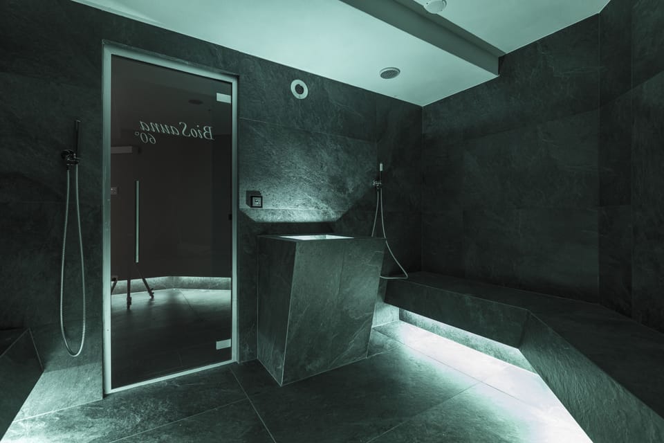 Sauna, hot tub, Turkish bath, body treatments, hot stone massages