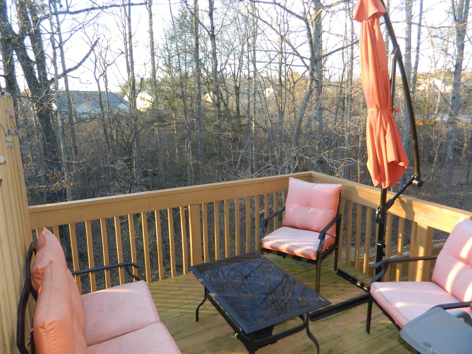 Deck / balcony on second floor w/view