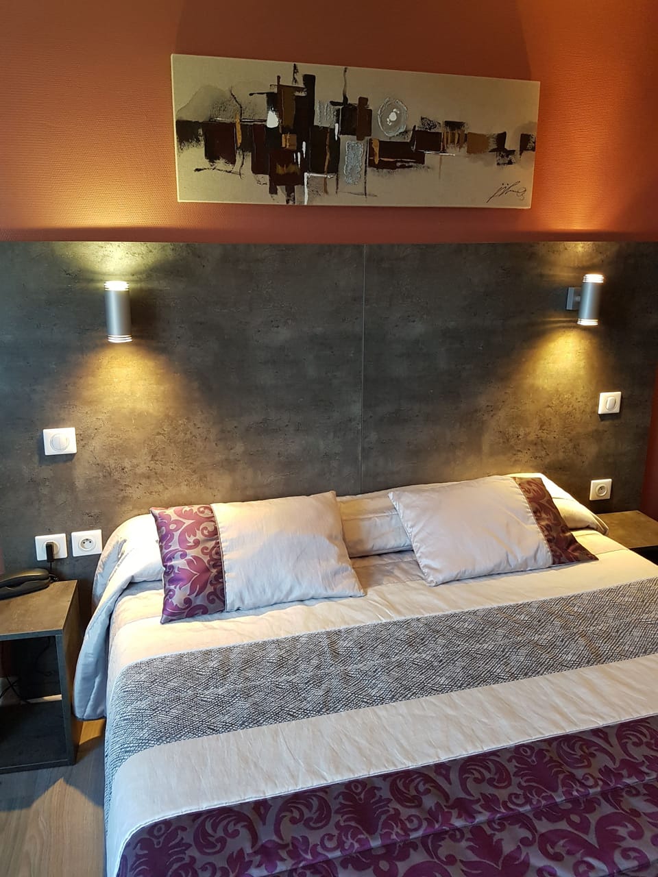 Comfort Double Room | Desk, iron/ironing board, free cribs/infant beds, rollaway beds