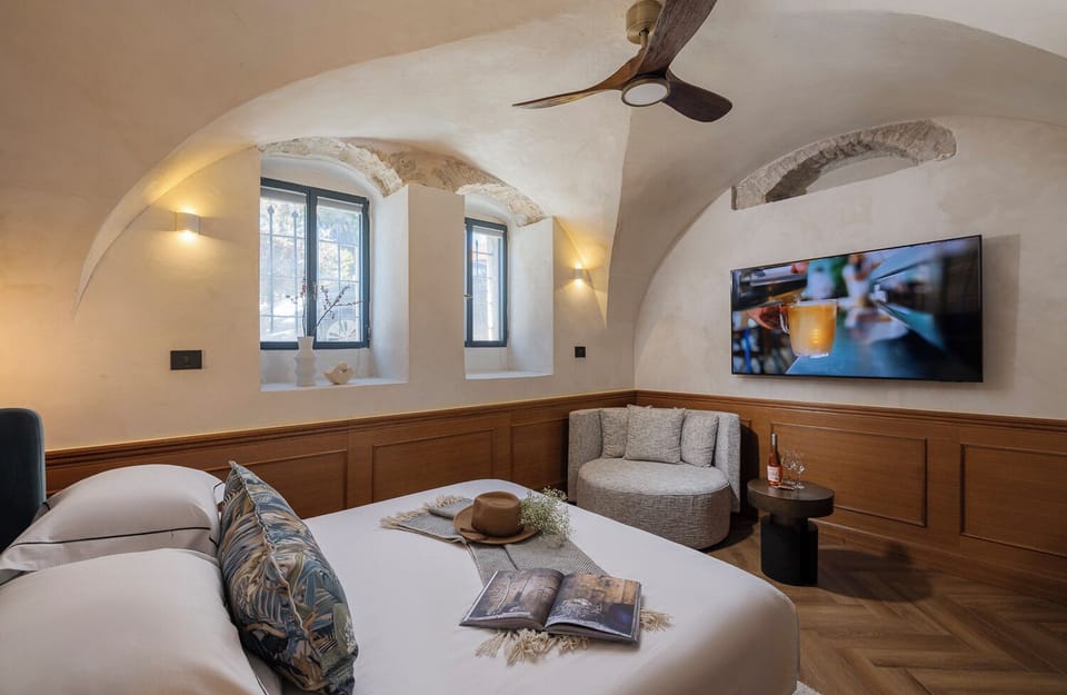 Economy Double Room (The Cave) | Premium bedding, minibar, individually decorated, desk