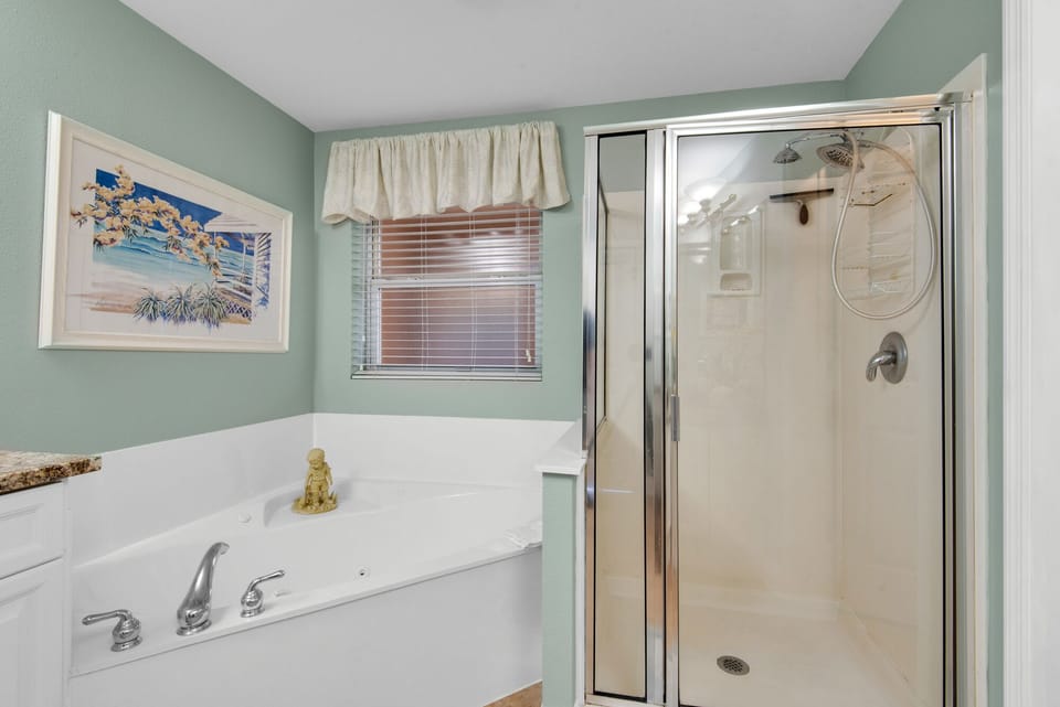 Jetted tub and separate shower in Master.
