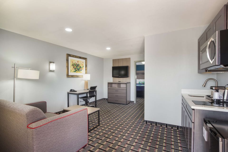 Suite, 1 King Bed, Pets Not Allowed | Desk, soundproofing, rollaway beds, free WiFi