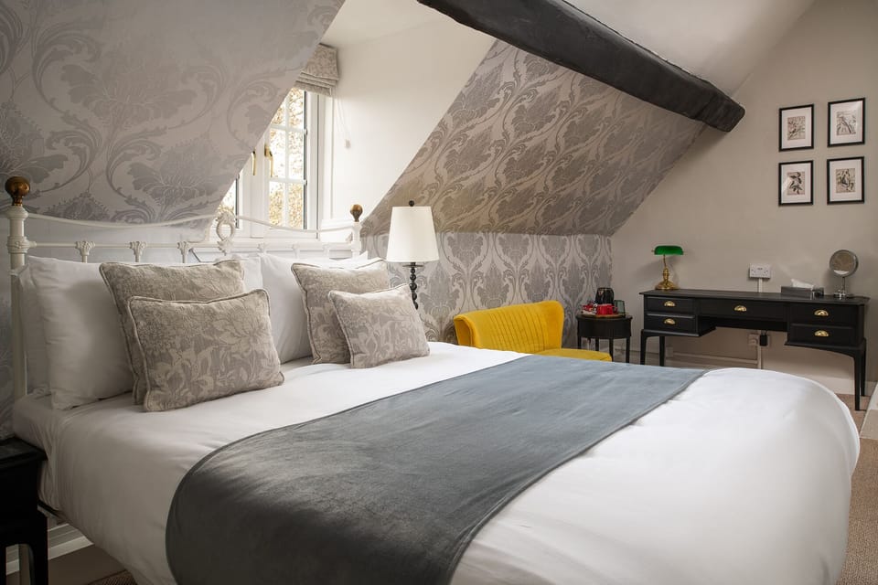 Deluxe Double or Twin Room | Premium bedding, soundproofing, iron/ironing board, free WiFi