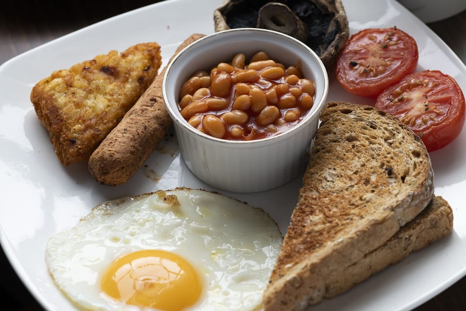 Daily full breakfast (GBP 15 per person)