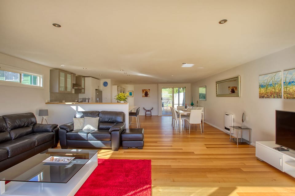 House, 3 Bedrooms | Living area | Flat-screen TV