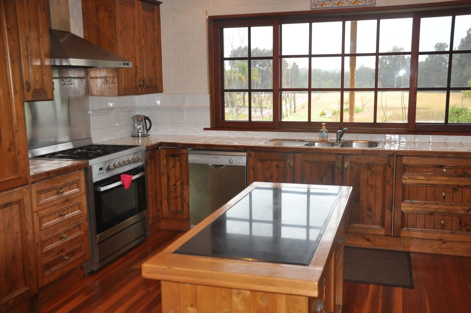 Residence (4 King beds / 8 King Singles) | Private kitchen | Coffee/tea maker, full-size fridge, microwave, oven