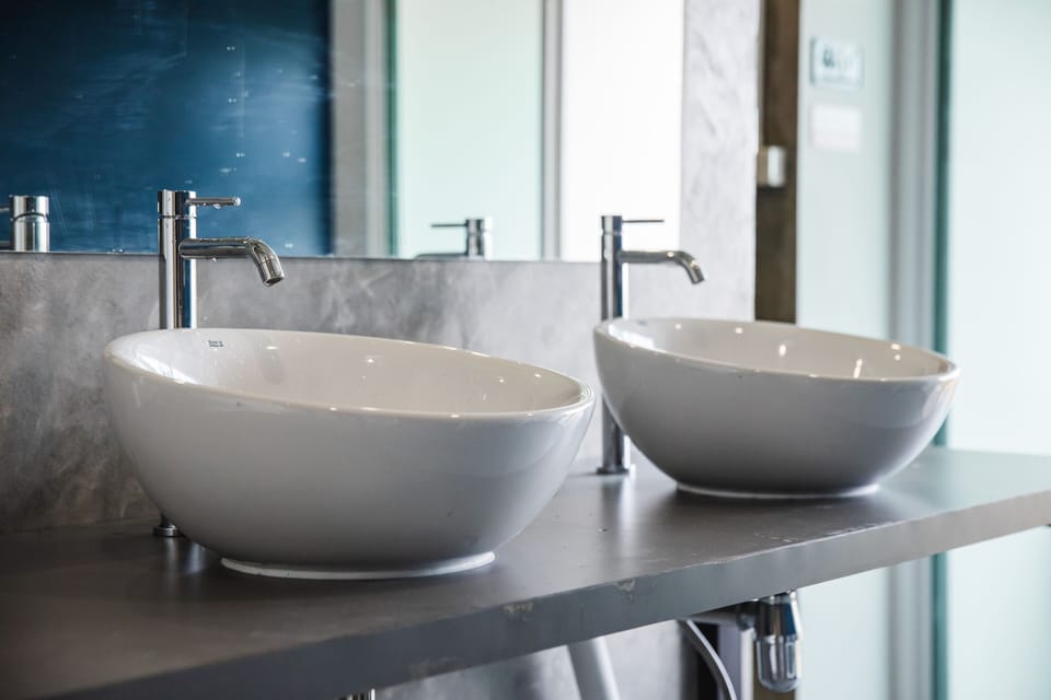 Bathroom sink