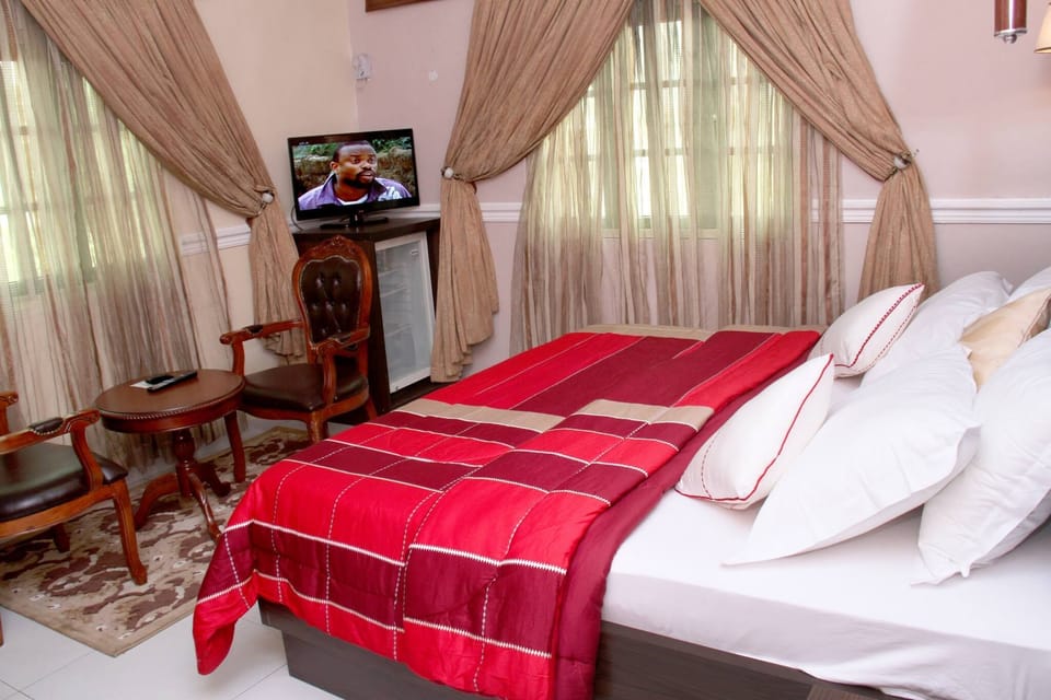 Deluxe Room | Individually decorated, individually furnished, laptop workspace