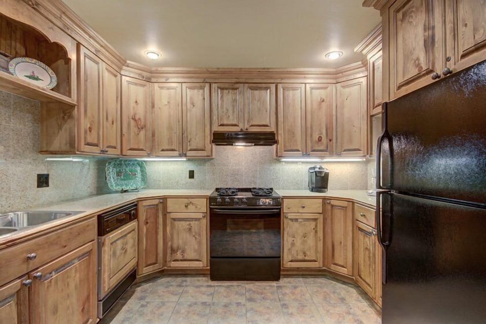 Condo, 2 Bedrooms | Private kitchen | Fridge, microwave, oven, dishwasher