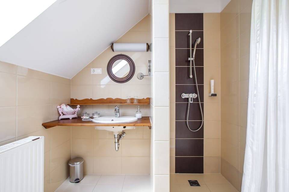 Apartment (Zsálya) | Bathroom | Hair dryer, bathrobes, slippers, towels