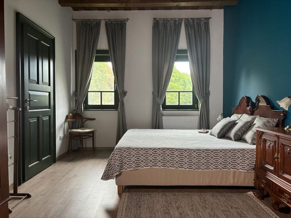 In-room safe, individually furnished, blackout drapes, free WiFi