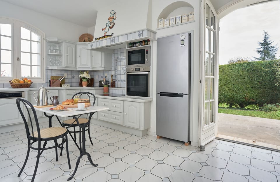 Kitchen and terrace