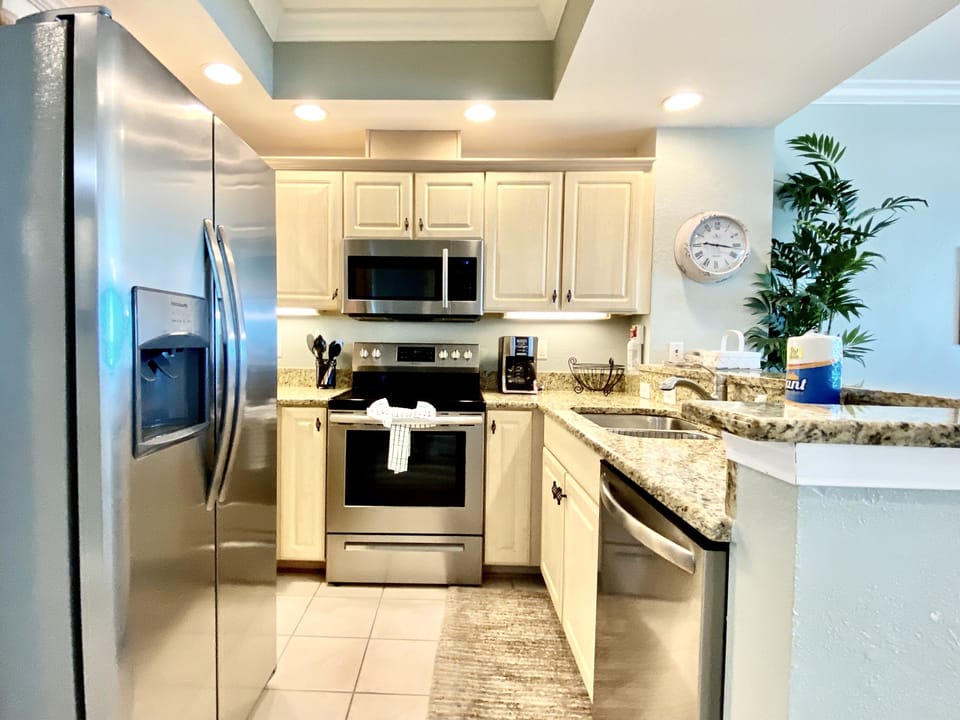 Condo, 2 Bedrooms, Balcony, Beachfront (804) | Private kitchen | Coffee/tea maker