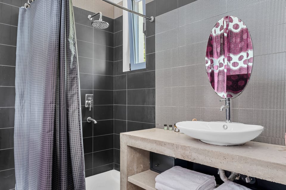 Double Room, Sea View, Sea Facing | Bathroom | Shower, towels