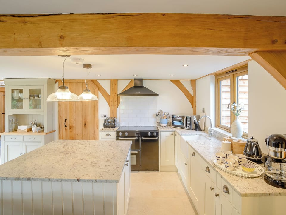 Well-equipped fitted kitchen | Hare&rsquo;s Furrow - Stop in the Sticks, Burton Overy
