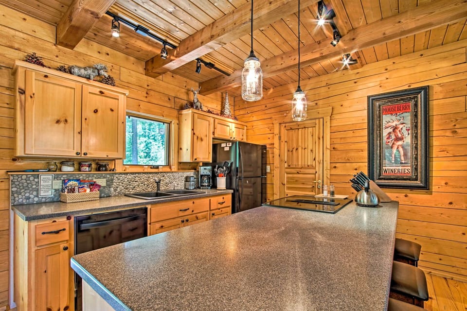 Fully Equipped Kitchen | Cooking Basics | Spices Provided | Drip Coffee Maker
