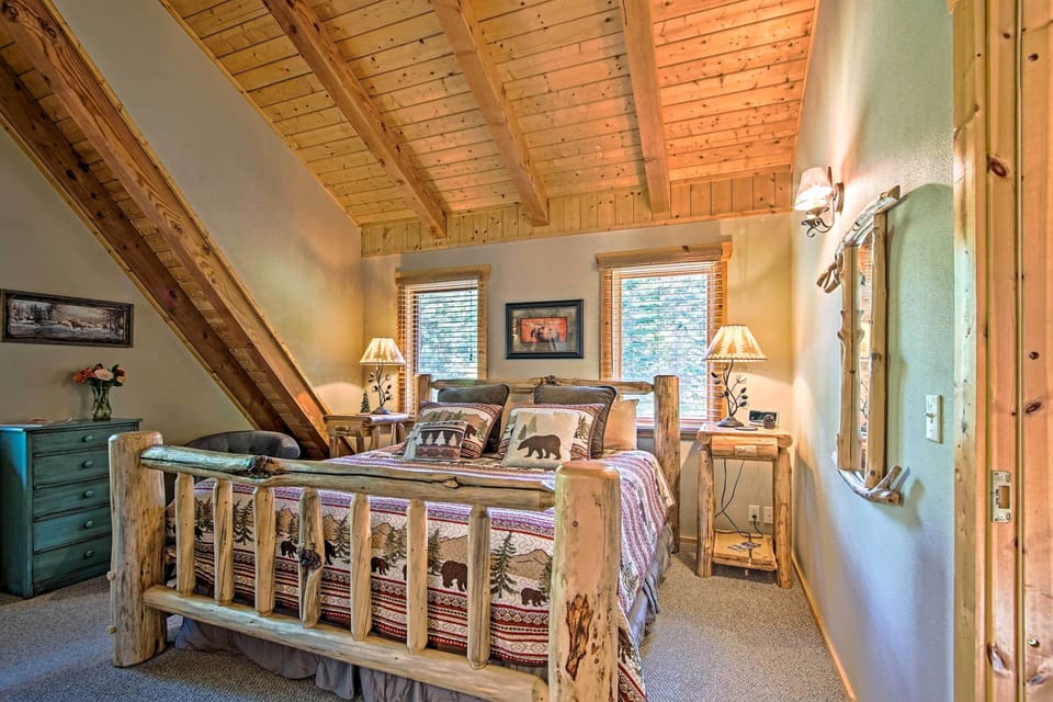 Bedroom 1 | King Bed | Linens Provided