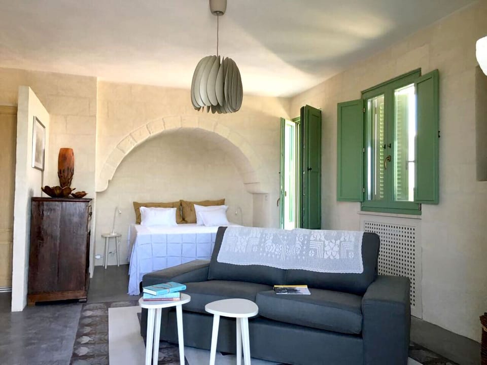 Superior Double Room, Terrace | Minibar, in-room safe, individually decorated, individually furnished