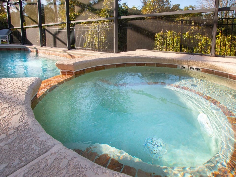 House (4 Bed and 3 Bath in Perfect Location ) | Spa