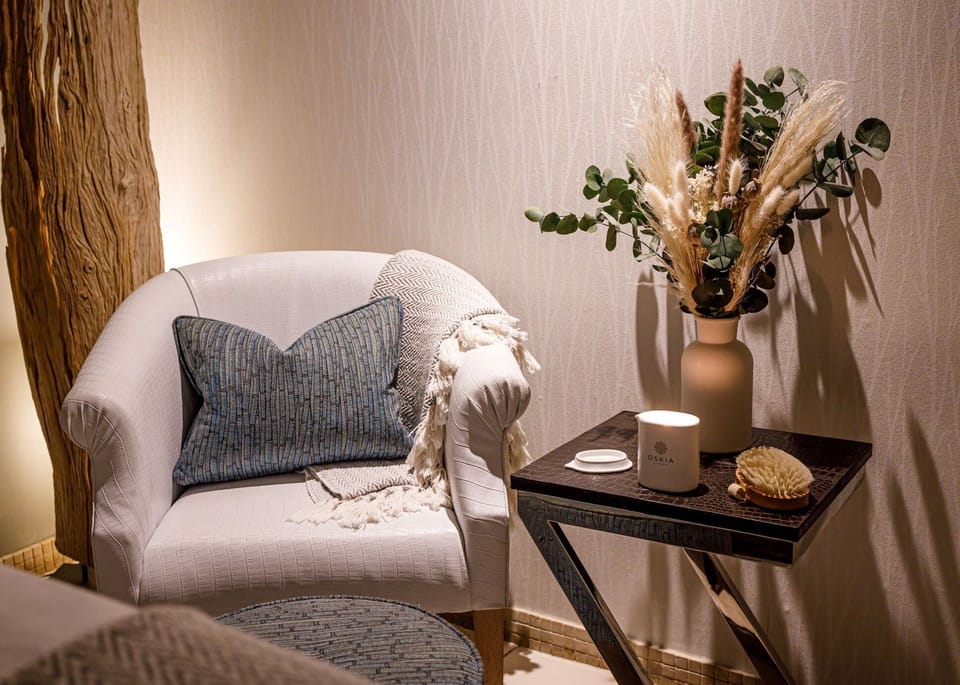 Couples treatment rooms, sauna, hot tub, steam room, body treatments