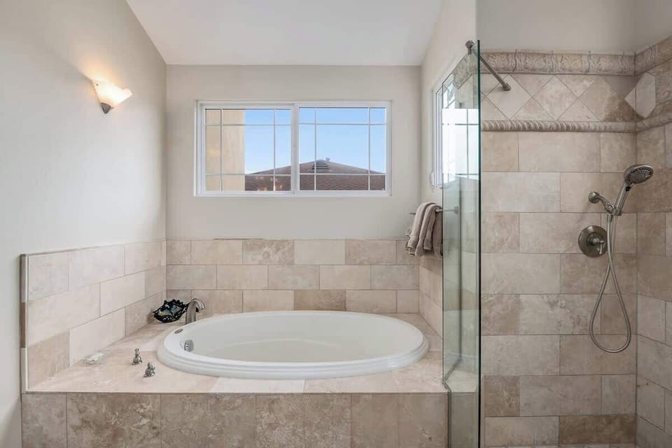 Soaking tub