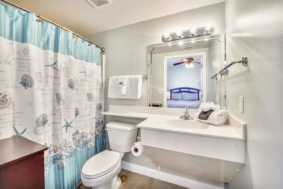 Bathroom 2 with Tub/Shower Combo