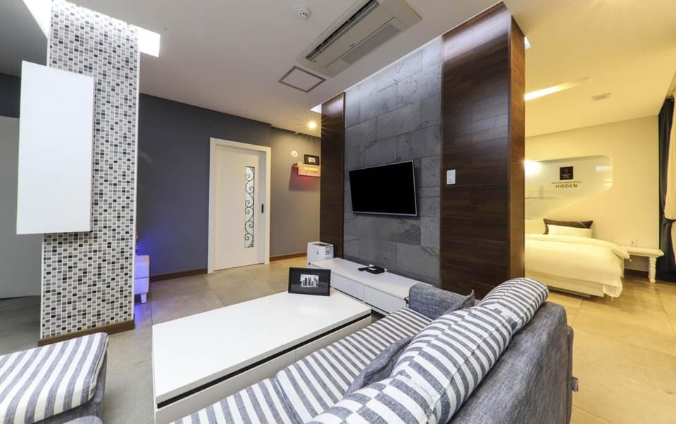 Flat-screen TV, computer